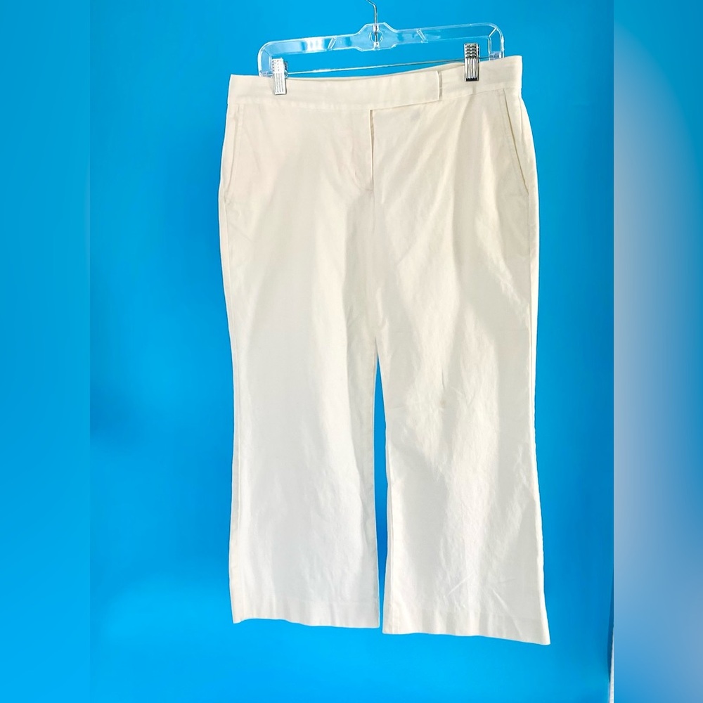 Express Women’s Crop Pants. Size 10. Color: Off White
